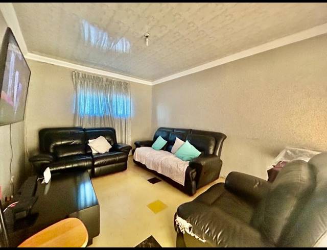 4 BEDROOM HOUSE FOR SALE IN VANDERBIJLPARK CW 4